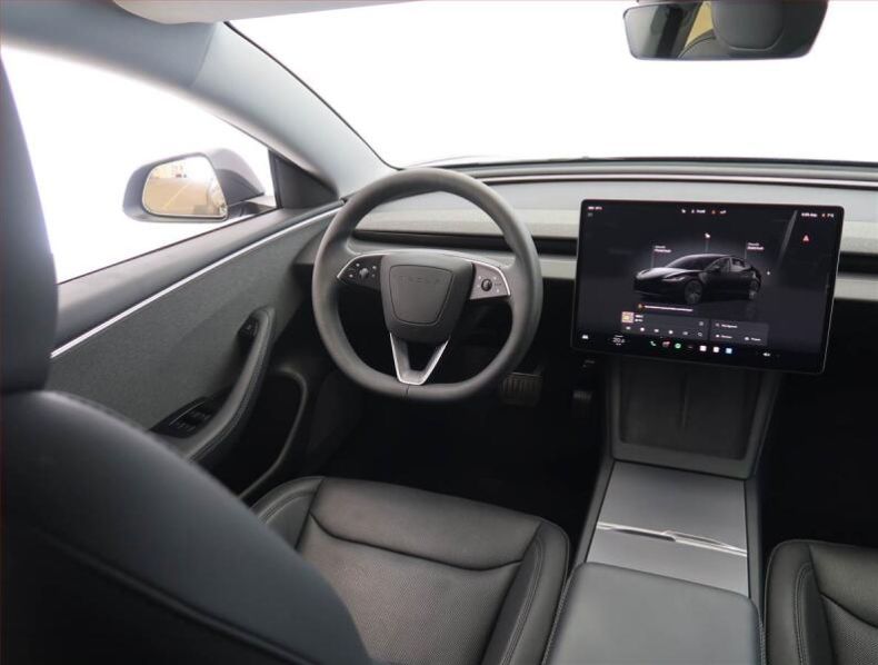 Tesla Model 3 - hlavní fotka