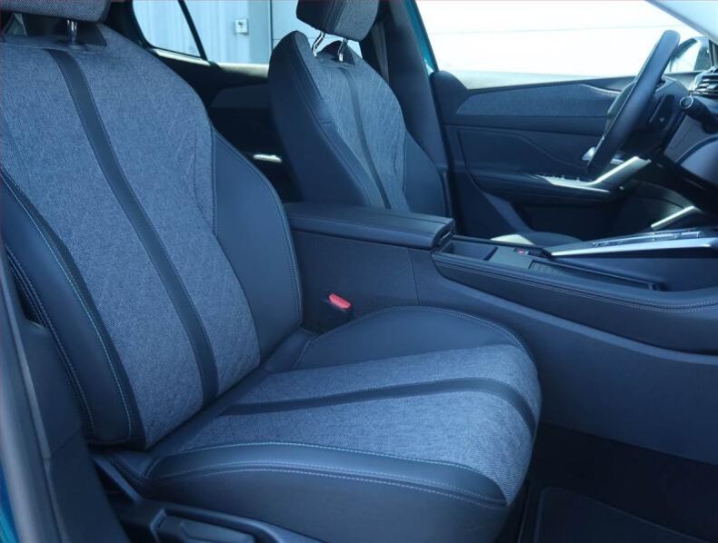 Peugeot 408 - hlavní fotka
