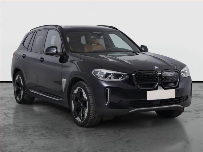 BMW iX3 - hlavní foto