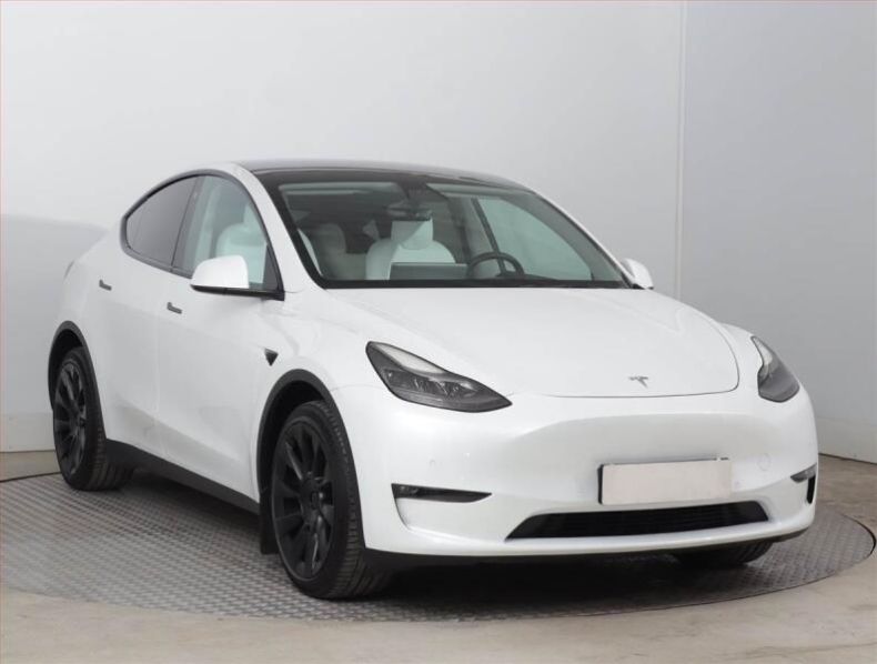 Tesla Model Y - hlavní foto
