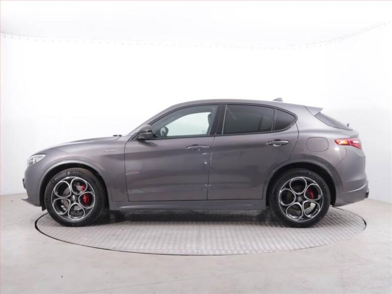 Alfa Romeo Stelvio - hlavní fotka