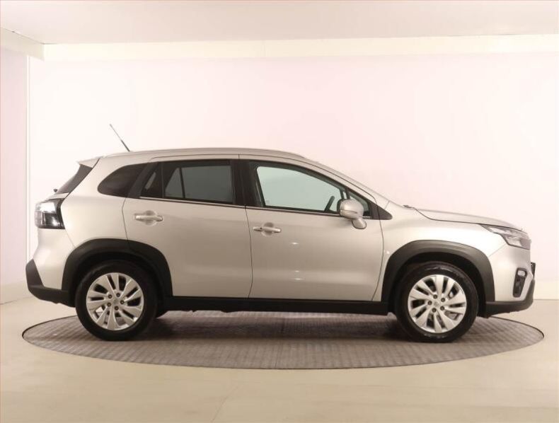 Suzuki SX4 - hlavní fotka