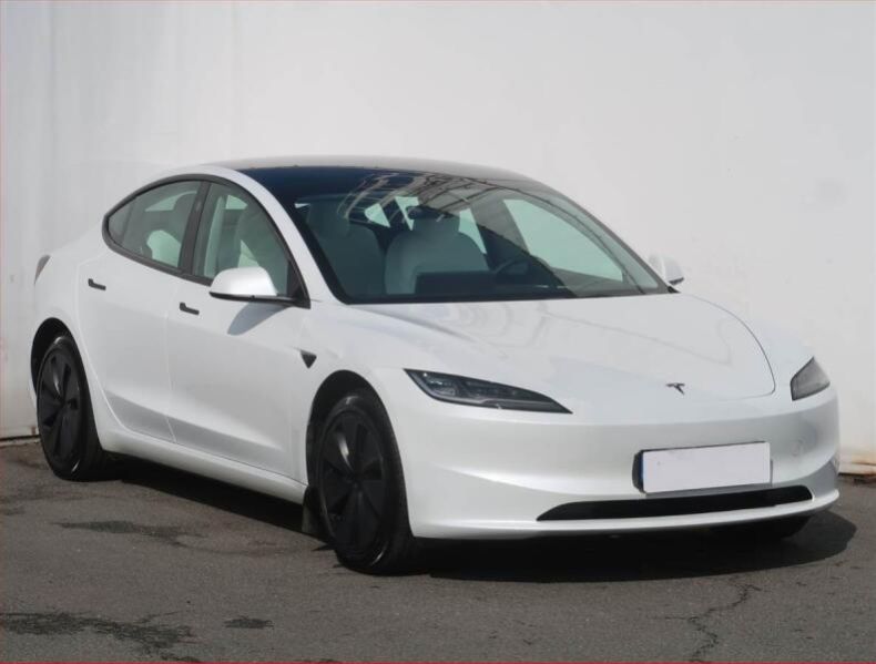 Tesla Model 3 - hlavní fotka inzerátu