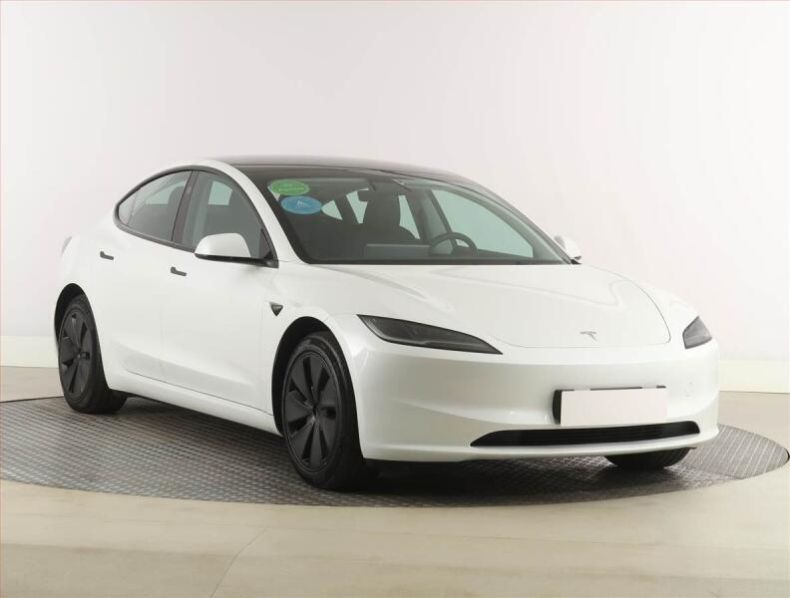Tesla Model 3 - hlavní foto