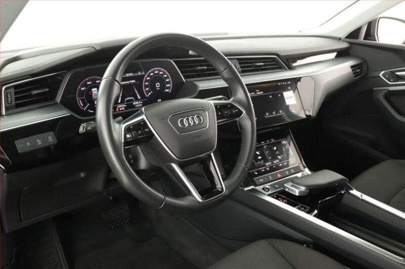Audi E-tron - hlavní fotka