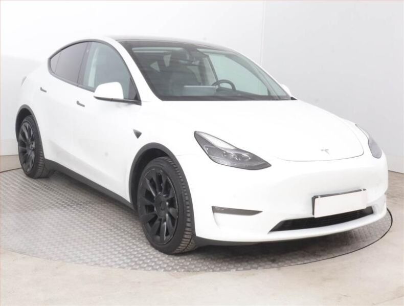 Tesla Model Y - hlavní foto
