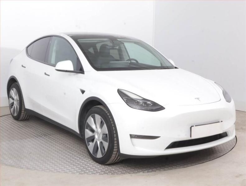 Tesla Model Y - hlavní foto
