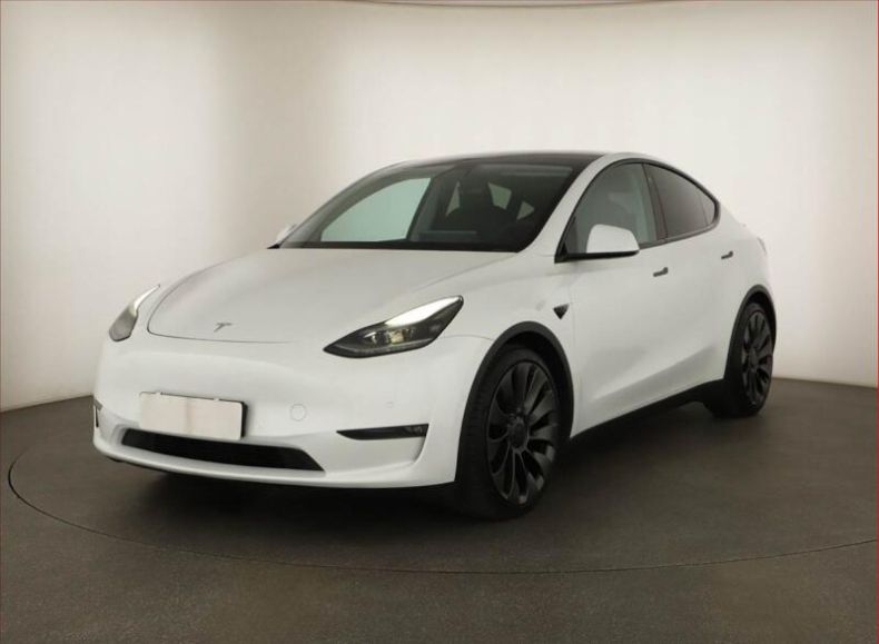 Tesla Model Y - hlavní fotka