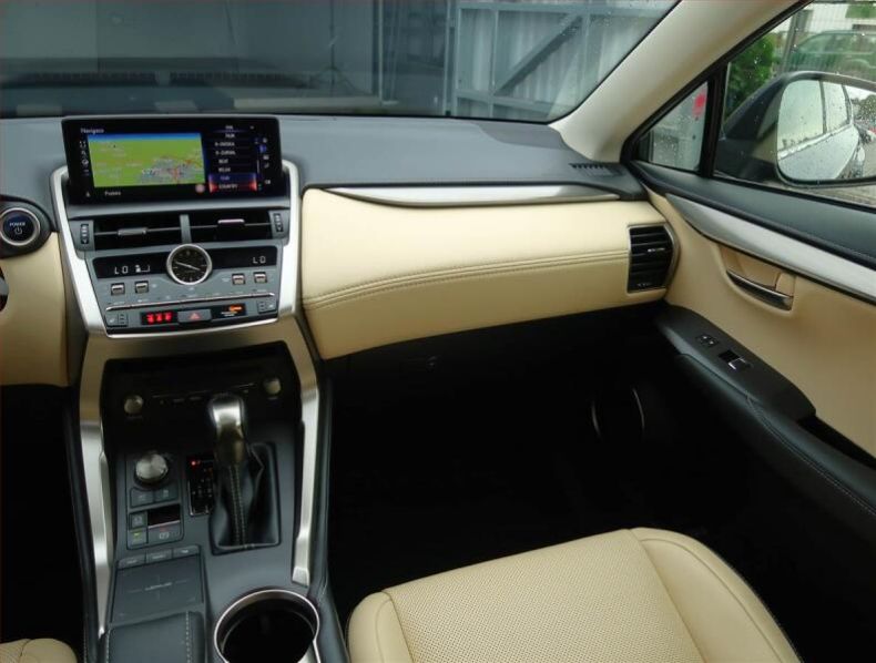 Lexus NX 300h - hlavní fotka