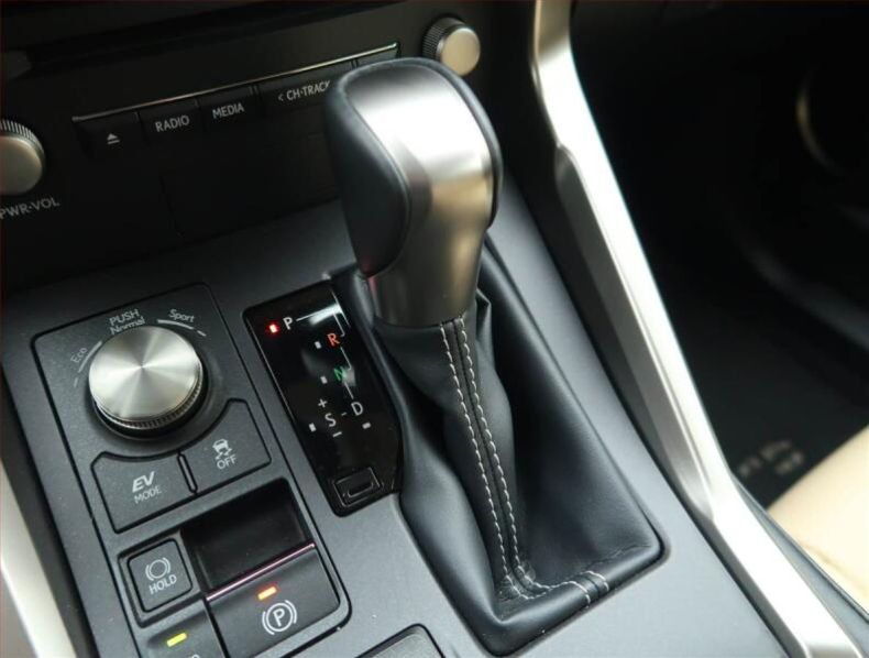 Lexus NX 300h - hlavní fotka