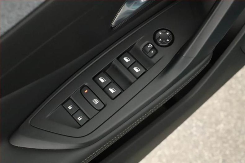 Peugeot 308 - hlavní fotka