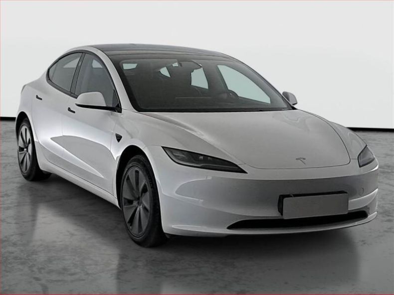 Tesla Model 3 - hlavní foto