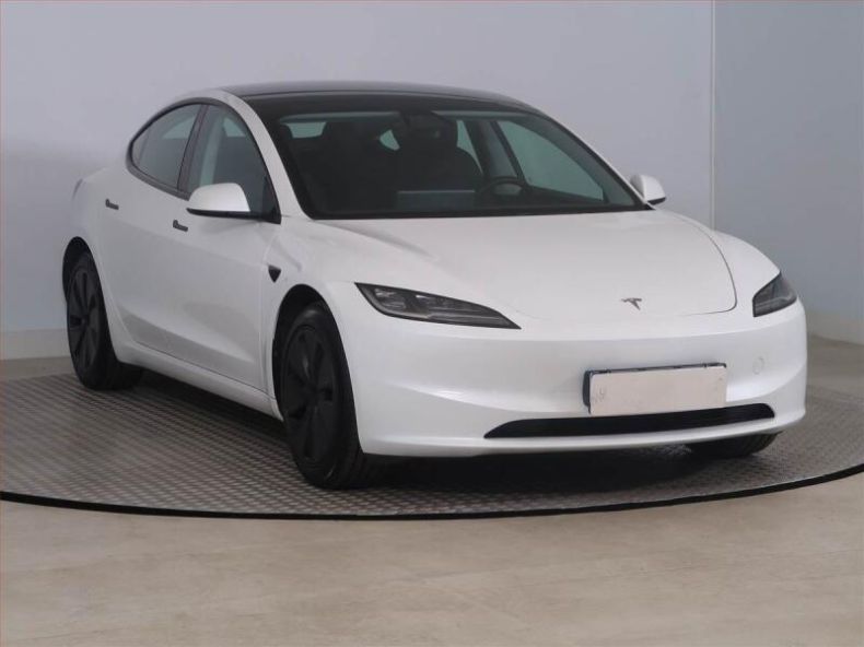 Tesla Model 3 - hlavní foto