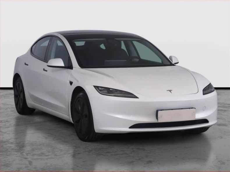Tesla Model 3 - hlavní foto