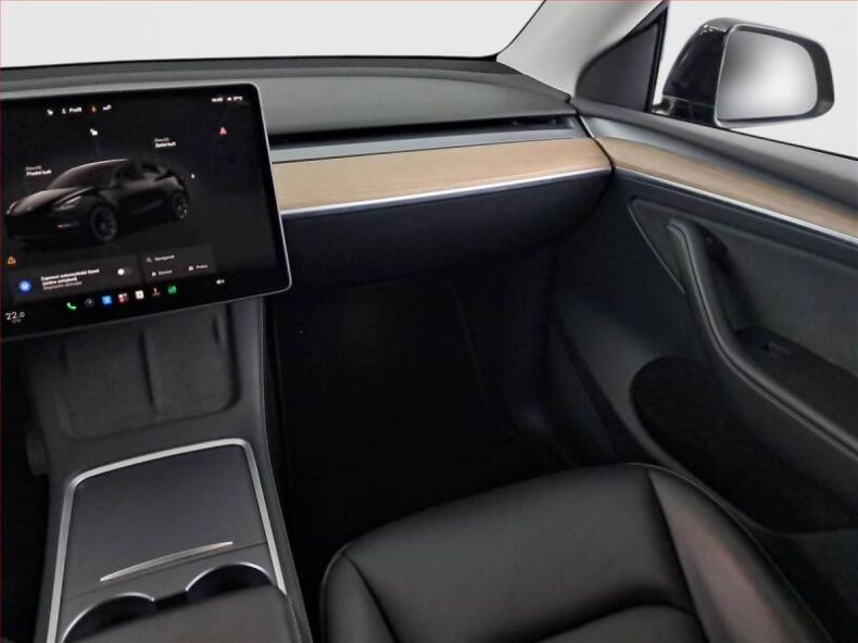 Tesla Model Y - hlavní fotka