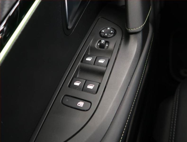 Peugeot 2008 - hlavní fotka