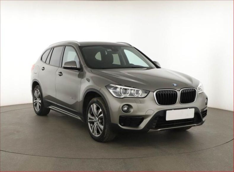 BMW X1 - hlavní foto