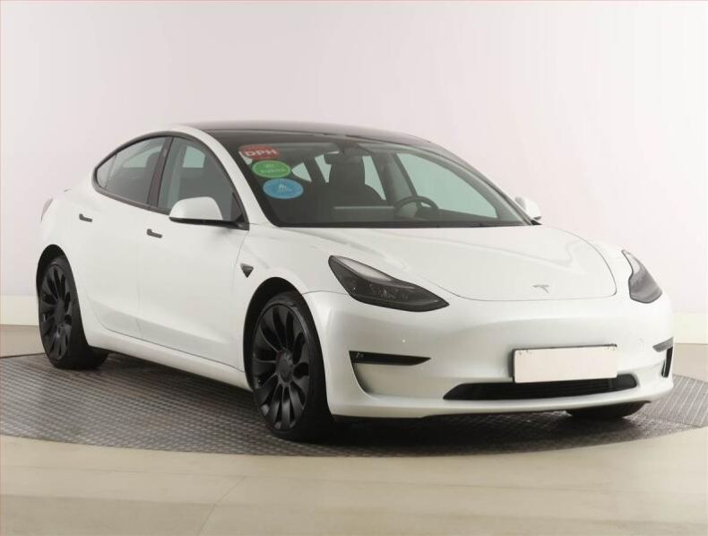 Tesla Model 3 - hlavní foto