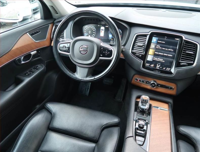 Volvo XC90 - hlavní fotka