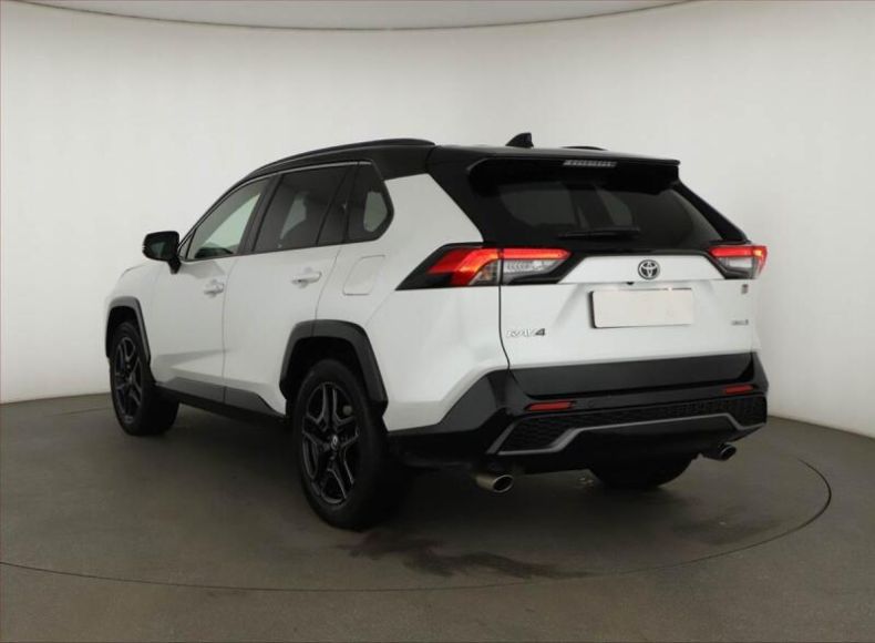 Toyota RAV 4 - hlavní fotka