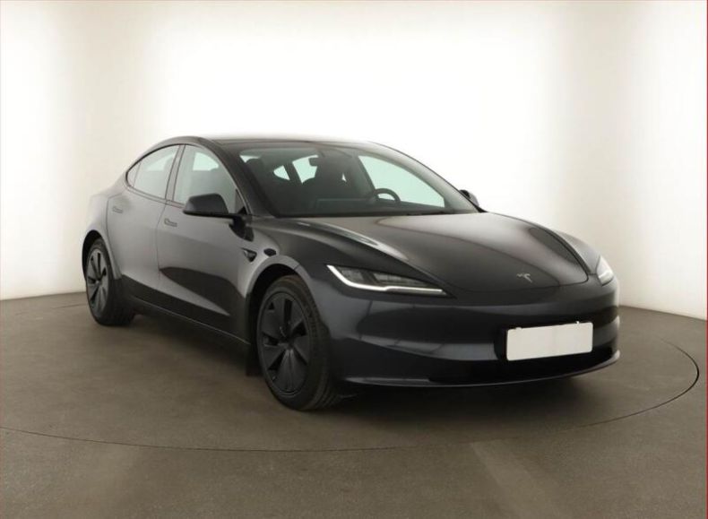 Tesla Model 3 - hlavní fotka inzerátu