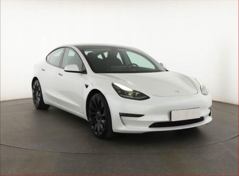 Tesla Model 3 - hlavní foto
