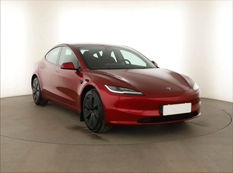 Tesla Model 3 - hlavní foto