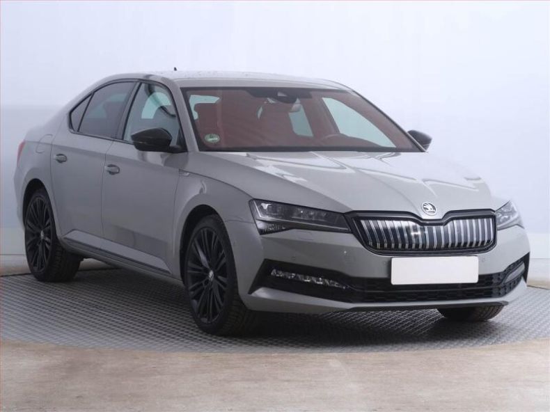 Škoda Superb - hlavní foto
