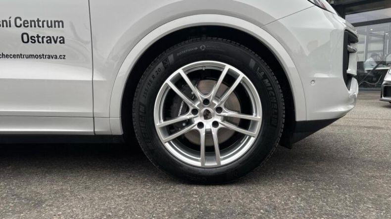 Porsche Cayenne - hlavní fotka