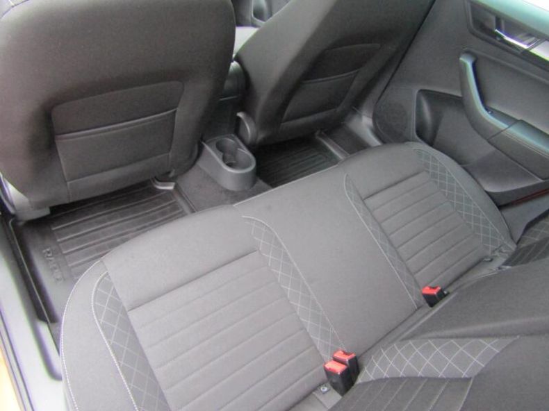 Škoda Rapid - hlavní fotka