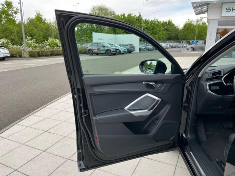 Audi Q3 - hlavní fotka