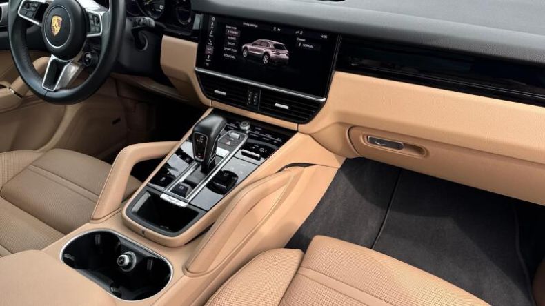 Porsche Cayenne - hlavní fotka