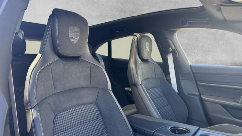 Porsche Taycan - hlavní fotka