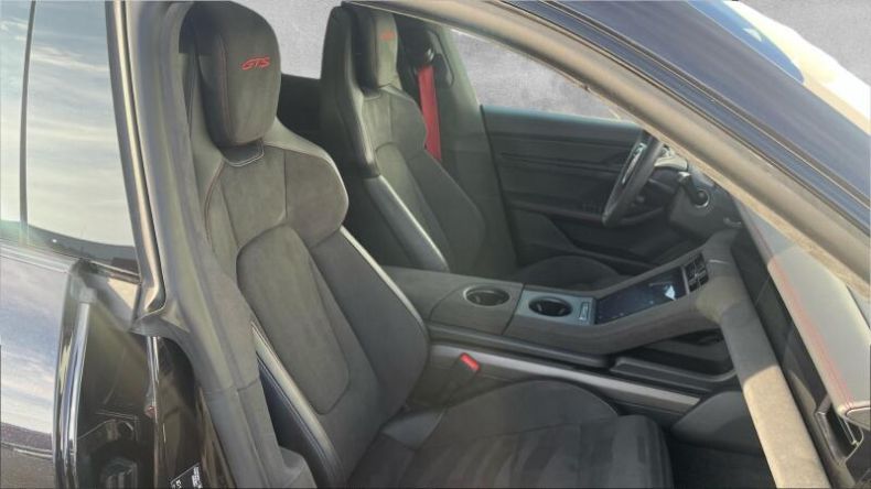 Porsche Taycan - hlavní fotka