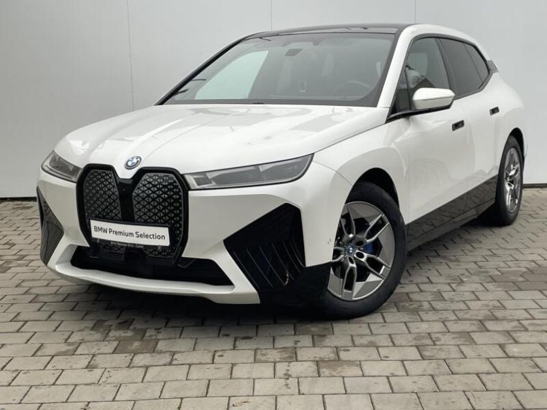 BMW iX - hlavní foto