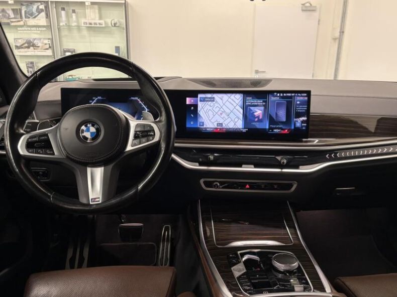 BMW X7 - hlavní fotka