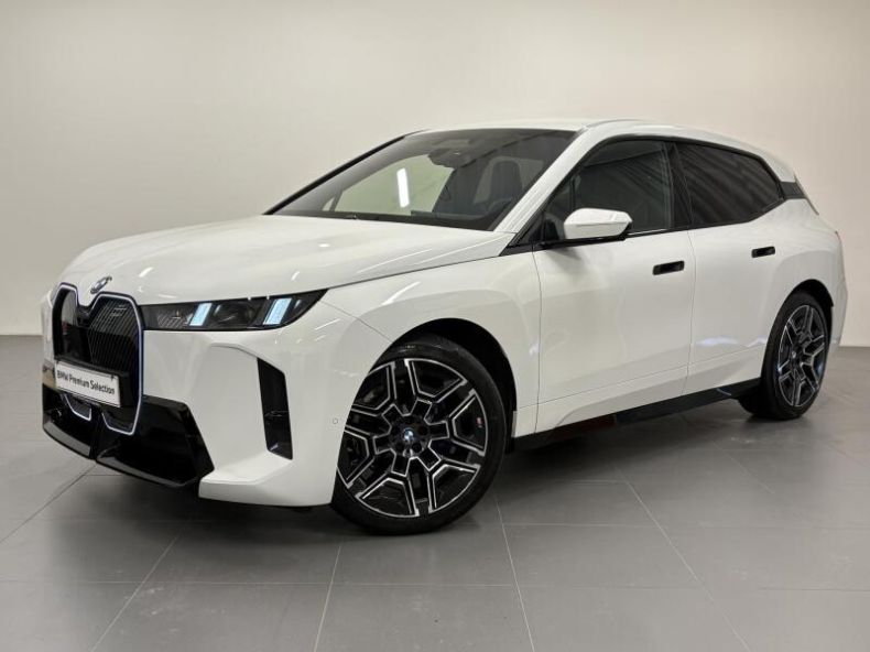 BMW iX - hlavní foto