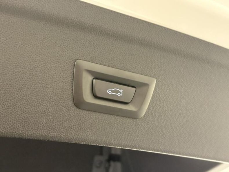 BMW iX - hlavní fotka