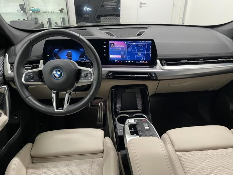 BMW iX1 - hlavní fotka