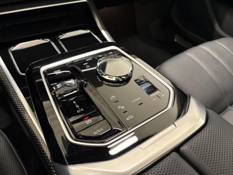 BMW Řada 7 - hlavní fotka