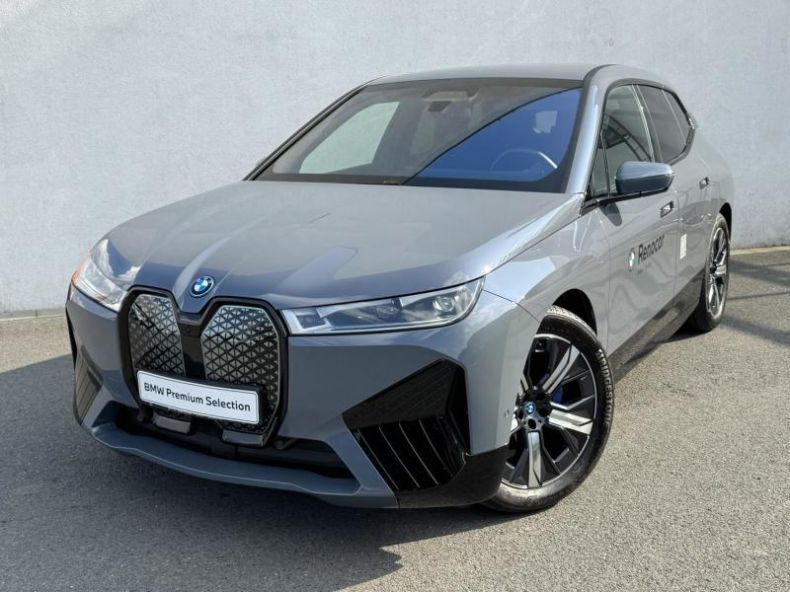 BMW iX - hlavní foto