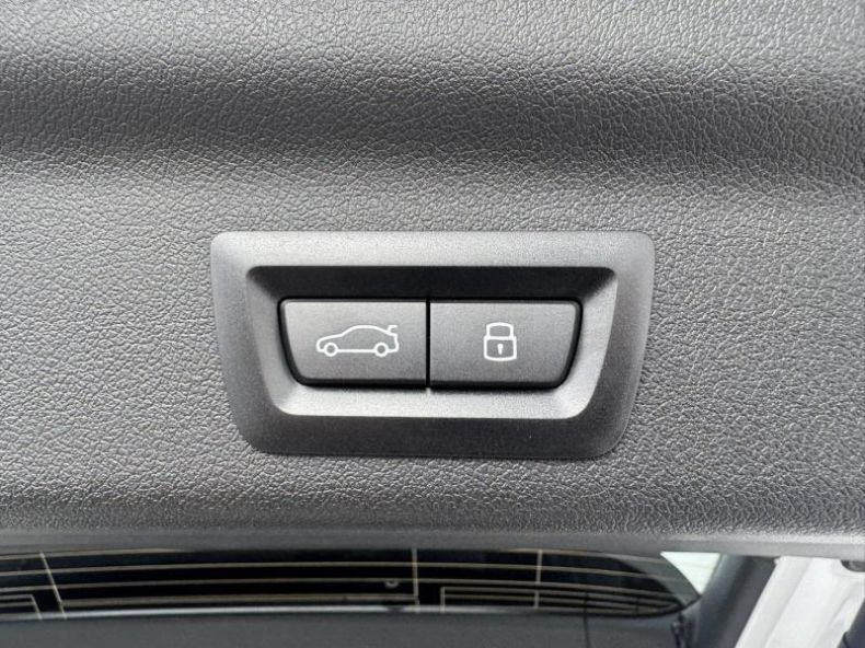 BMW iX1 - hlavní fotka