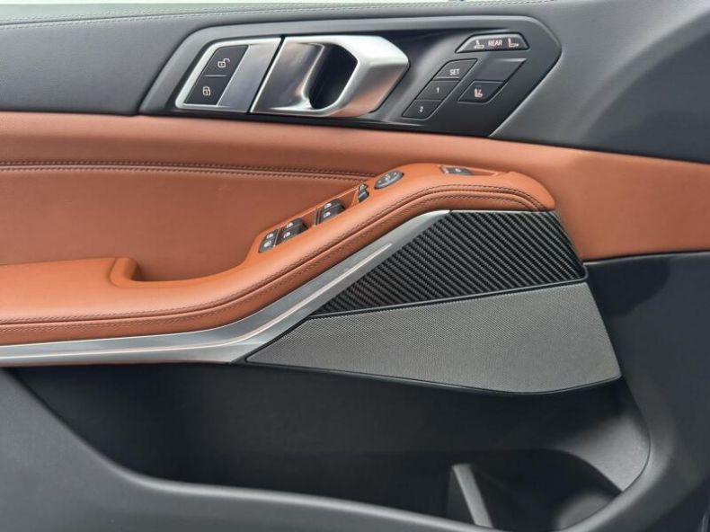 BMW X7 - hlavní fotka