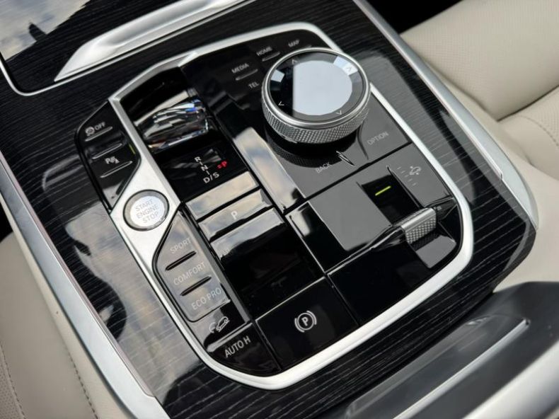 BMW X7 - hlavní fotka