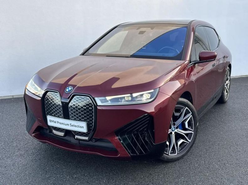 BMW iX - hlavní foto