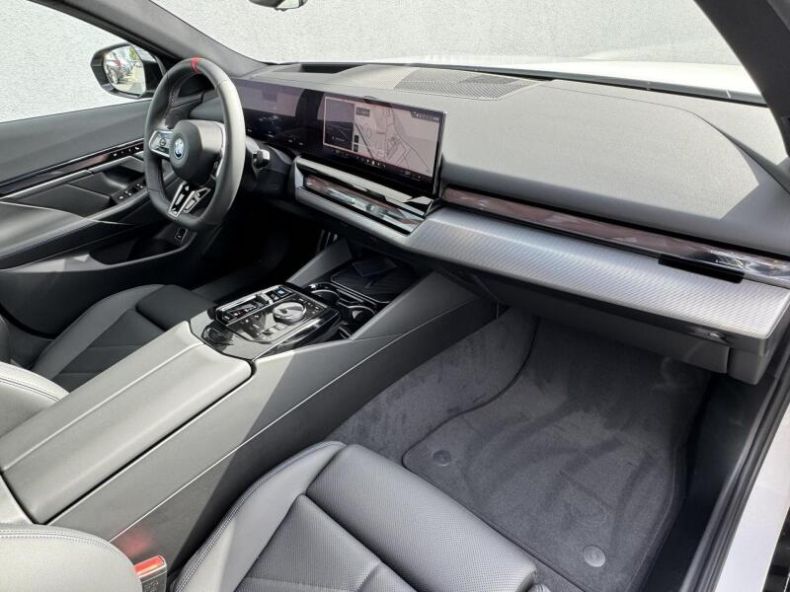 BMW i5 - hlavní fotka