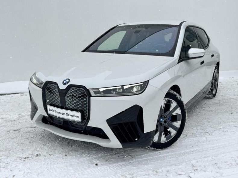 BMW iX - hlavní foto