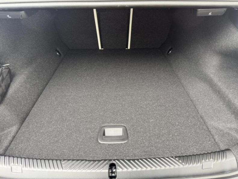 BMW i5 - hlavní fotka