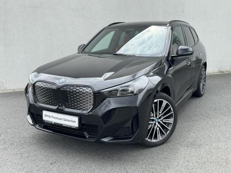 BMW iX1 - hlavní foto