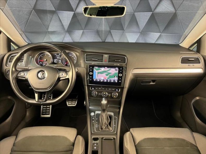 Volkswagen Golf - hlavní fotka